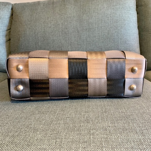 Harvey's Seatbelt Bag: Treecycle Large Satchel - Picture 3 of 8
